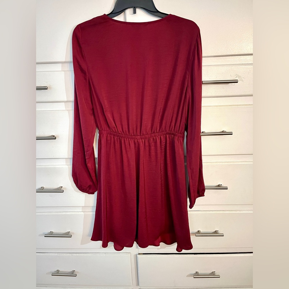 🆕 Express knot front dress in burgundy size medium - Picture 5 of 14